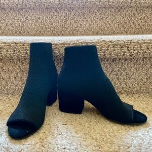 5 1/2 Eileen Fisher VERO CUOIO black sandals